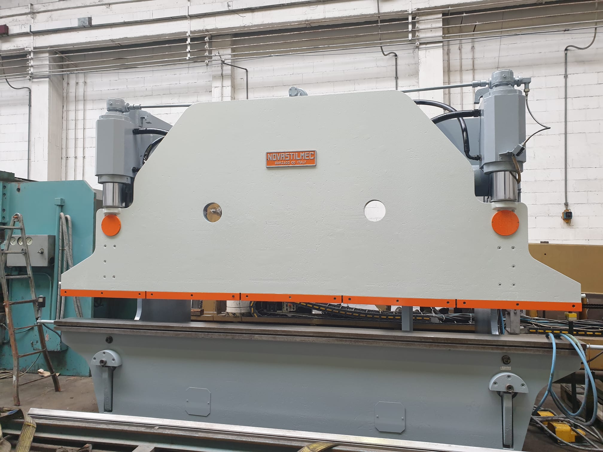 NOVASTILMEC 4000 x 160 TON 